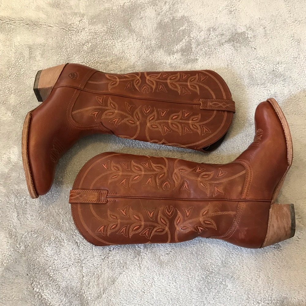 Bay Apache brown medium heels boots